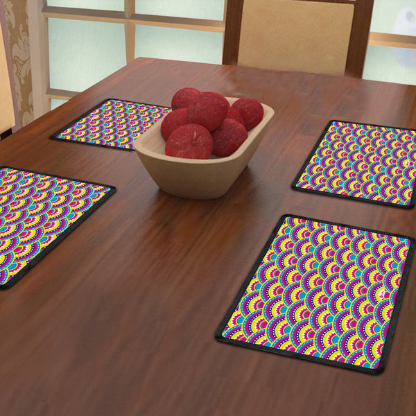 Wave Pattern of Overlapping Circles (Multicolorcolor) Table Mat